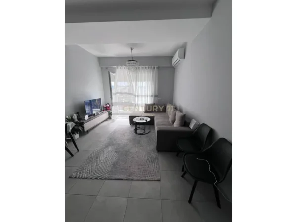 Tirane, jepet me qera apartament 2+1+Ballkon Kati 7, 101 m² 800 € (xhamlliku)