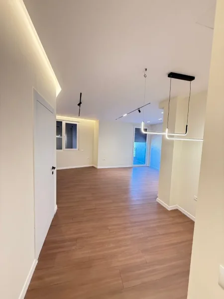 Tirane, shes apartament 2+1 Kati 5, 84 m² 235.000 € (Bulevardi Jean Dark)