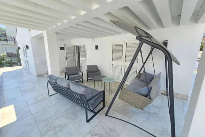 Tirane, jepet me qera Vile 3 Katshe , 650 m² 3.000 € (hamdi sina)