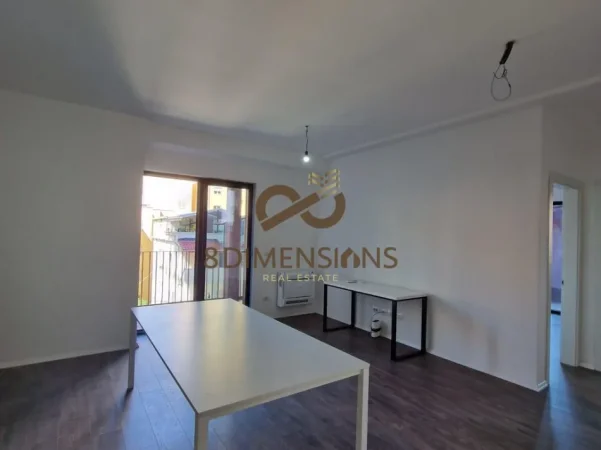 Tirane, jepet me qera ambjent biznesi Kati 2, 103 m² 1.200 € (Rruga e Kavajes)