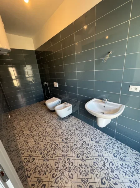 Tirane, jepet me qera zyre Kati 1, 69 m² 520 € (Rruga Dritan Hoxha)