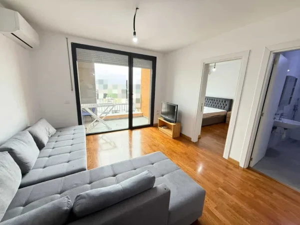 Tirane, jepet me qera apartament 1+1 Kati 10, 620 m² 630 € (Rruga Kongresi i Manastirit)