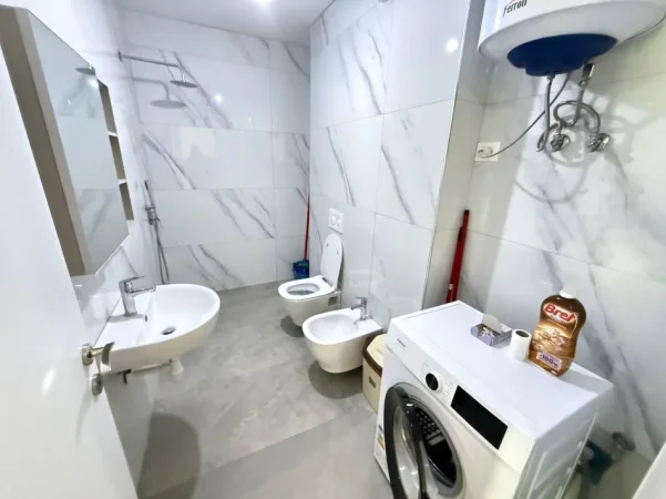 Tirane, jepet me qera apartament 1+1 Kati 10, 620 m² 630 € (Rruga Kongresi i Manastirit)