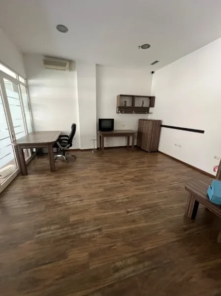 Durres, shitet zyre Kati 1, 60 m² 80.000 € (GJYKATA)