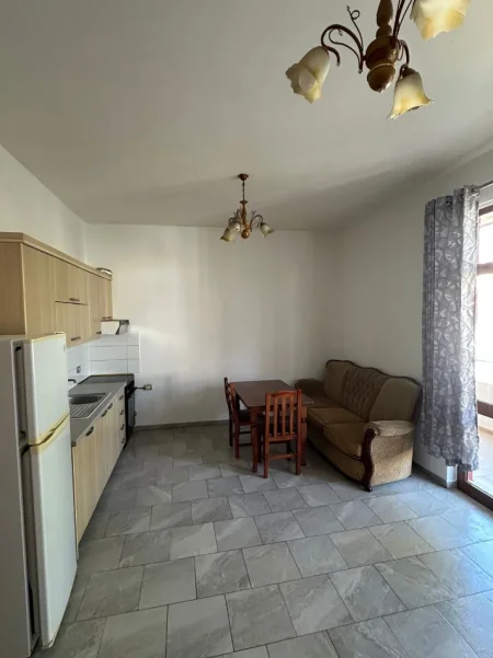 Tirane, jepet me qera garsonier 1+1 Kati 2, 28 m² 300 € (ne rrugen Havzi Nela Tirane)
