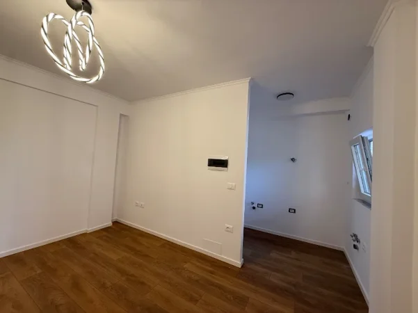 Shitet Gasionere prane shkolles Vasil Shanto  Tiranë 80.000 €