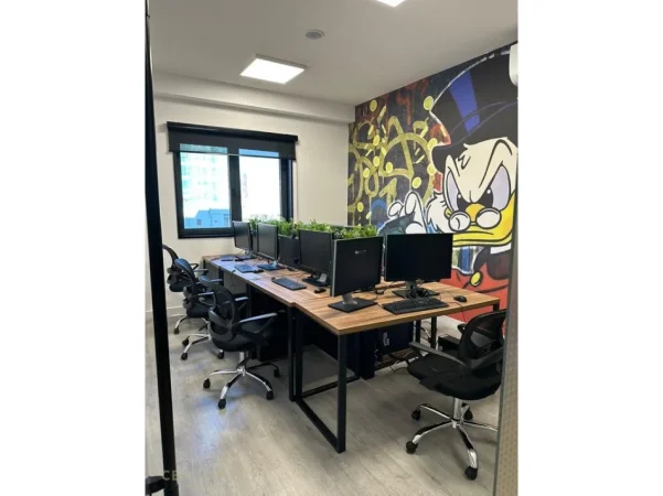 Tirane, jepet me qera zyre Kati 2, 215 m² 1.700 € 