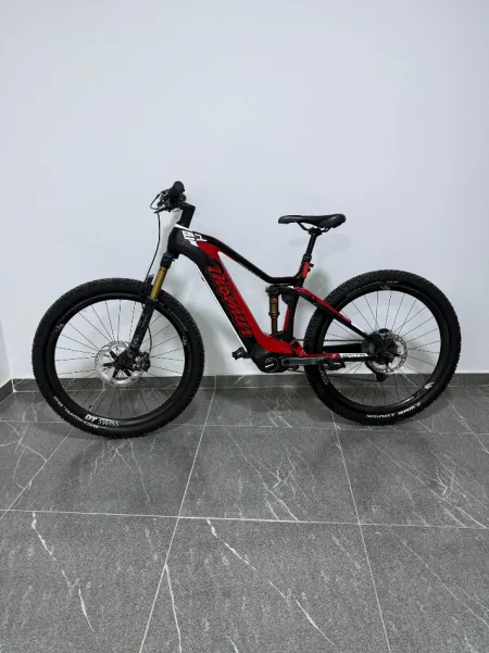 Tirane, shes biciklete elektrike Thömus Lightrider E1 Carbon E-MTB vetem 320 km e kuqe 3.490 €