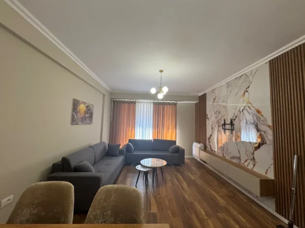 Tirane, jepet me qera apartament 1+1 , 70 m² 500 € 