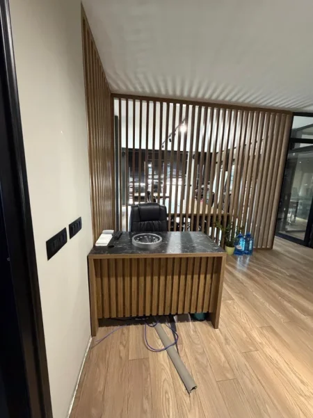 Tirane, jepet me qera ambjent biznesi Kati 10, 280 m² 3.000 € (Midis Rrugës së Durrësit dhe Mine Pezës)