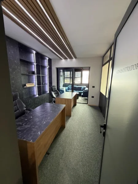 Tirane, jepet me qera ambjent biznesi Kati 10, 280 m² 3.000 € (Midis Rrugës së Durrësit dhe Mine Pezës)