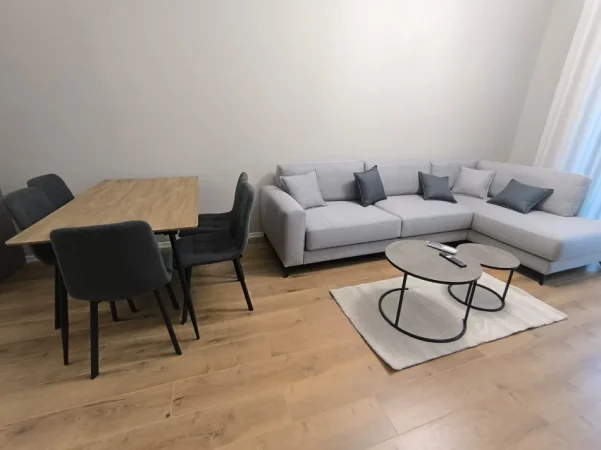 Tirane, jepet me qera apartament 1+1+Ballkon Kati 6, 72 m² 600 € (Aura rezidence)