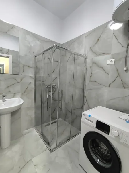 Tirane, jepet me qera apartament 1+1+Ballkon Kati 6, 78 m² 600 € (Aura rezidence)