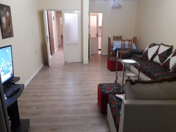 Tirane, jepet me qera apartament 2+1 Kati 5, 85 m² 470 € (Perball Harry Fultz)