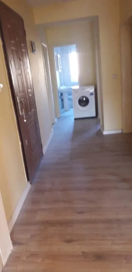 Tirane, jepet me qera apartament 2+1 Kati 5, 85 m² 470 € (Perball Harry Fultz)