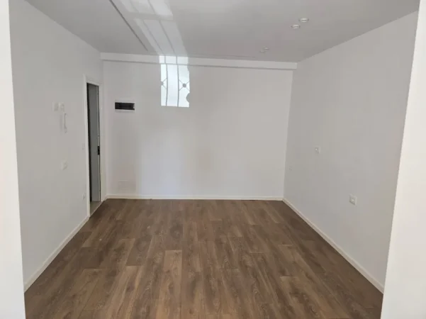 Tirane, shitet garsonier Kati 1, 30 m² 83.000 € (Rruga 4 Deshmoret)