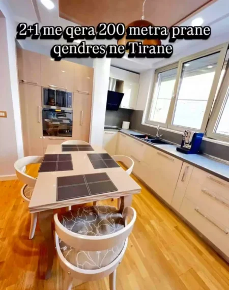 Tirane, jepet me qera apartament 2+1 , 1.000 €