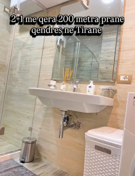 Tirane, jepet me qera apartament 2+1 , 1.000 €