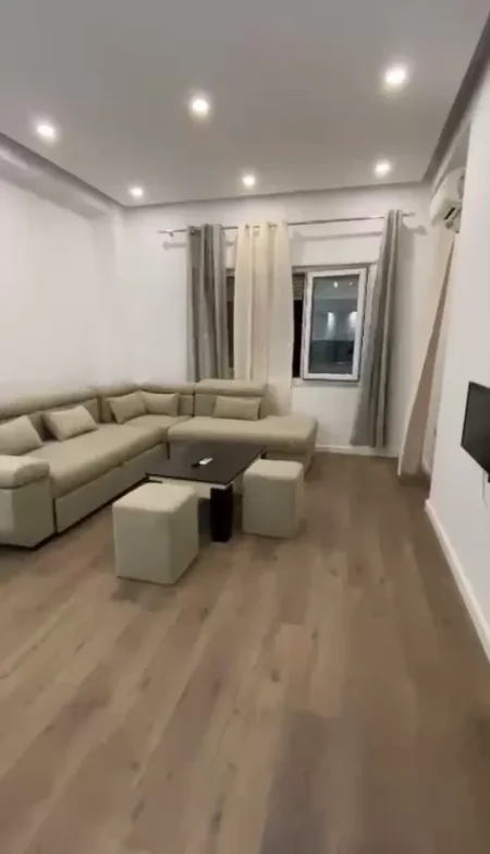 Tirane, jepet me qera apartament 1+1 Kati 2, 70 m² 550 € (Fondacioni Eleonor ,Supermarket Aldi)
