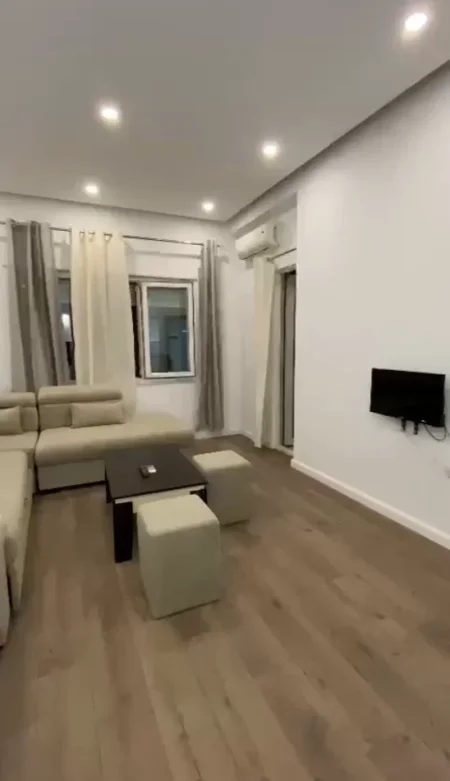 Tirane, jepet me qera apartament 1+1 Kati 2, 70 m² 550 € (Fondacioni Eleonor ,Supermarket Aldi)
