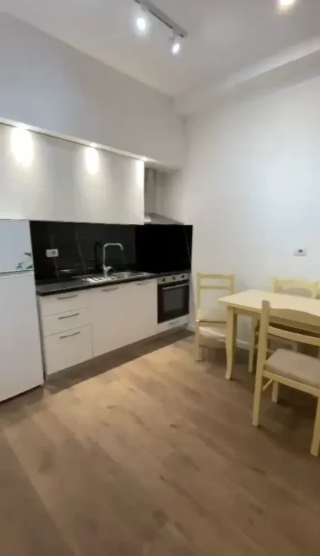 Tirane, jepet me qera apartament 1+1 Kati 2, 70 m² 550 € (Fondacioni Eleonor ,Supermarket Aldi)