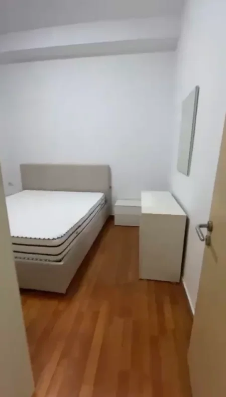 Tirane, jepet me qera apartament 1+1 Kati 2, 70 m² 550 € (Fondacioni Eleonor ,Supermarket Aldi)