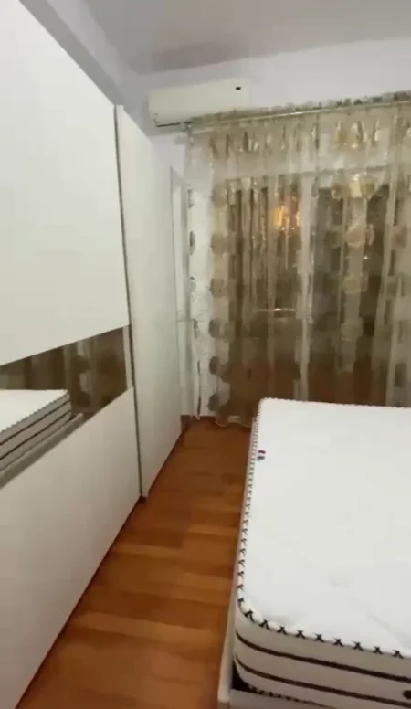 Tirane, jepet me qera apartament 1+1 Kati 2, 70 m² 550 € (Fondacioni Eleonor ,Supermarket Aldi)