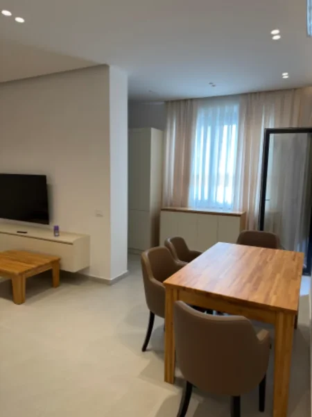 Tirane, jepet me qera apartament 1+1+parkim Kati 3, 81 m² 500 € (Relux Residenc prane rrethit te Shkozes)