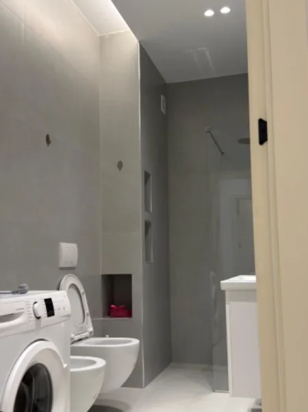 Tirane, jepet me qera apartament 1+1+parkim Kati 3, 81 m² 500 € (Relux Residenc prane rrethit te Shkozes)