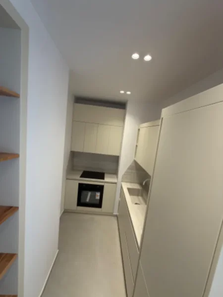 Tirane, jepet me qera apartament 1+1+parkim Kati 3, 81 m² 500 € (Relux Residenc prane rrethit te Shkozes)
