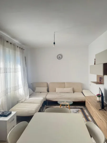 Tirane, jepet me qera apartament 1+1 Kati 1, 61 m² 360 € (Shkoze ,rruga Ali Shefqeti)