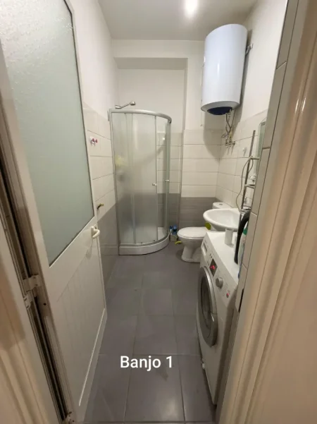 Tirane, jepet me qera apartament 3+1+Ballkon Kati 4, 117 m² 700 € (Rruga Shyqyri Brari)