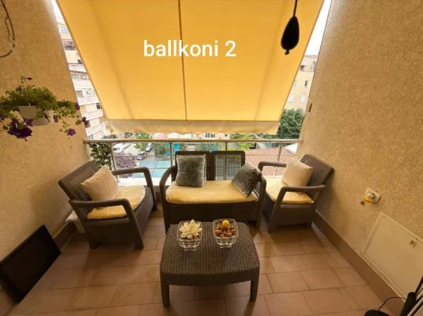 Tirane, jepet me qera apartament 3+1+Ballkon Kati 4, 117 m² 700 € (Rruga Shyqyri Brari)