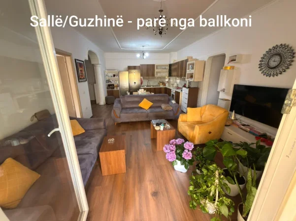 Tirane, jepet me qera apartament 3+1+Ballkon Kati 4, 117 m² 700 € (Rruga Shyqyri Brari)