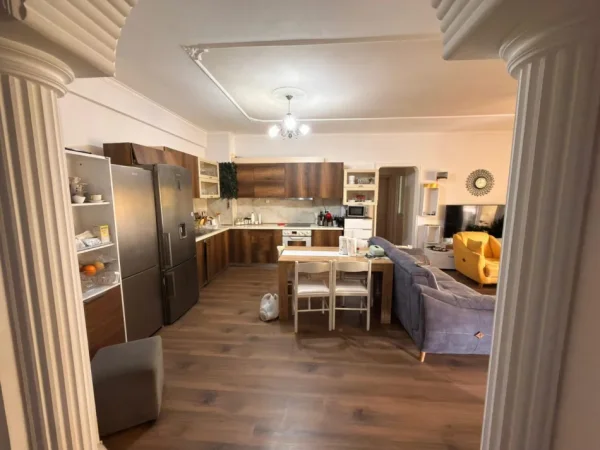 Tirane, jepet me qera apartament 3+1 Kati 4, 125 m² 700 € (Kopshti Botanik)