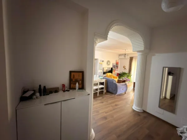 Tirane, jepet me qera apartament 3+1 Kati 4, 125 m² 700 € (Kopshti Botanik)