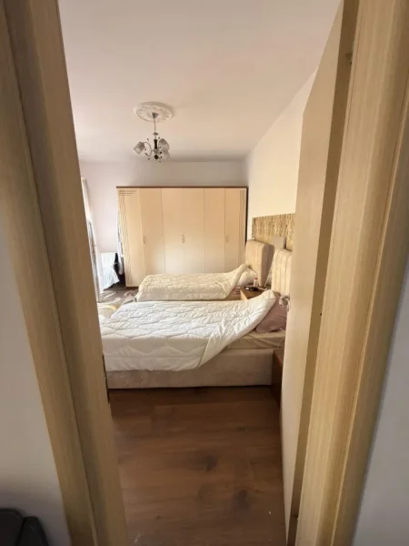 Tirane, jepet me qera apartament 3+1 Kati 4, 125 m² 700 € (Kopshti Botanik)