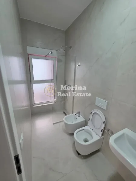 Tirane, jepet me qera apartament 2+1 Kati 8, 80 m² 520 € (Ali Demi)