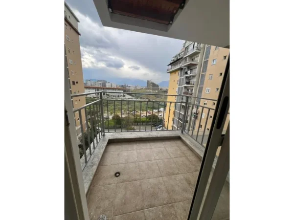 Tirane, jepet me qera apartament 1+1+Ballkon Kati 5, 50 m² 400 € (Fusha e Aviacionit)