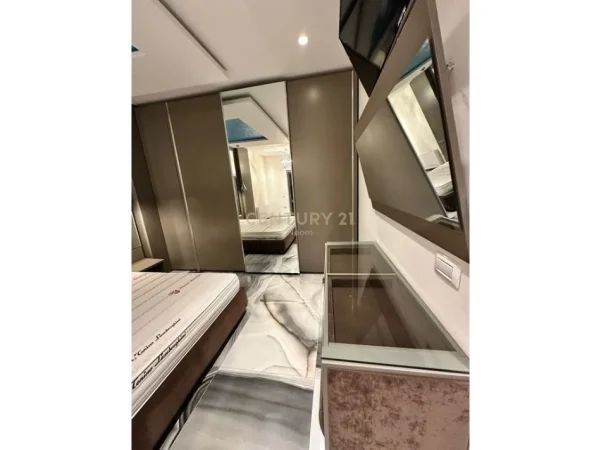 Tirane, jepet me qera apartament 1+1 Kati 5, 85 m² 1.400 € (zogu zi)