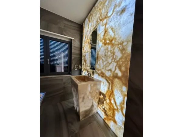 Tirane, jepet me qera apartament 1+1 Kati 5, 85 m² 1.400 € (zogu zi)