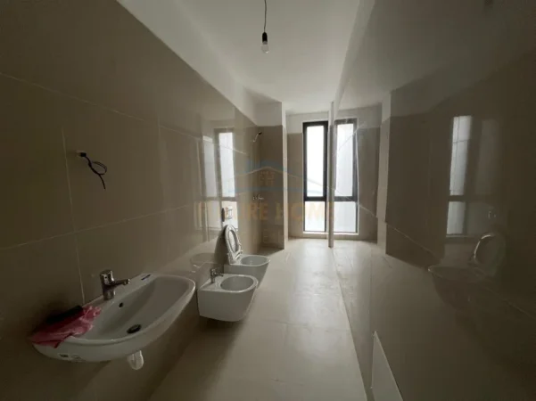 Tirane, jepet me qera apartament 1+1+Ballkon Kati 4, 80 m² 450 € (Platinum Residence, Jordan Misja)