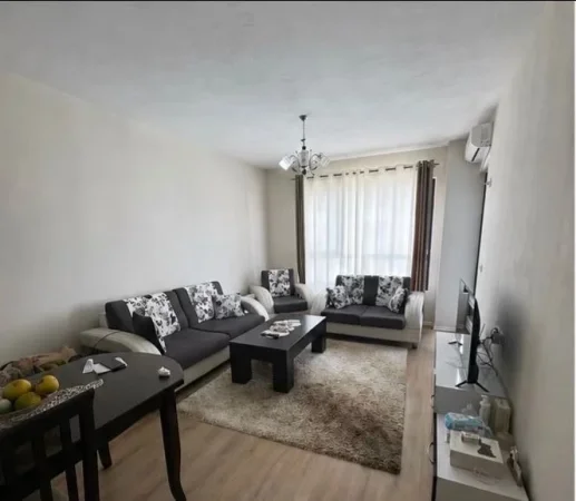 Tirane, jap me qera apartament 1+1+Ballkon Kati 4, 70 m² 350 € (Rruga roma kamez)
