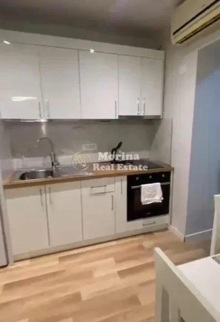 Tirane, jepet me qera apartament 1+1 Kati 3, 55 m² 550 € (Qender Rruga Fortuzi)