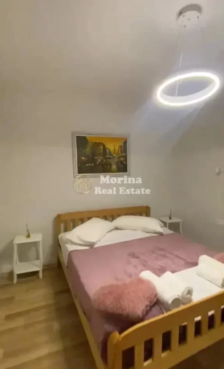Tirane, jepet me qera apartament 1+1 Kati 3, 55 m² 550 € (Qender Rruga Fortuzi)