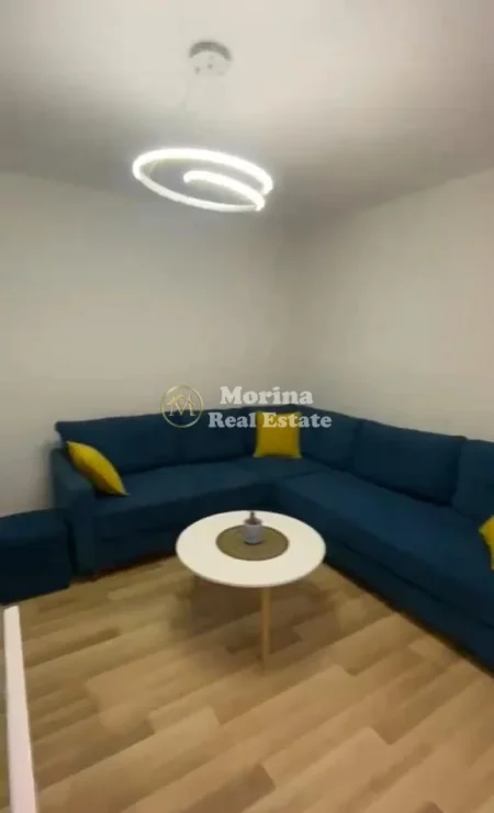 Tirane, jepet me qera apartament 1+1 Kati 3, 55 m² 550 € (Qender Rruga Fortuzi)