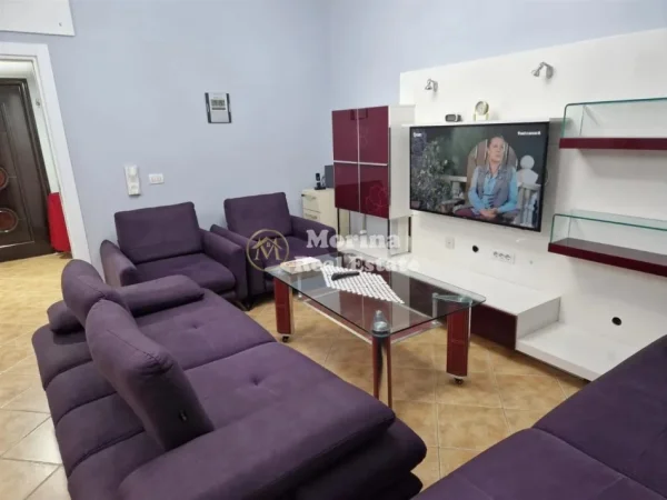 Tirane, jepet me qera apartament 3+1 Kati 4, 105 m² 800 € (Zogu I Zi)