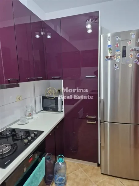 Tirane, jepet me qera apartament 3+1 Kati 4, 105 m² 800 € (Zogu I Zi)