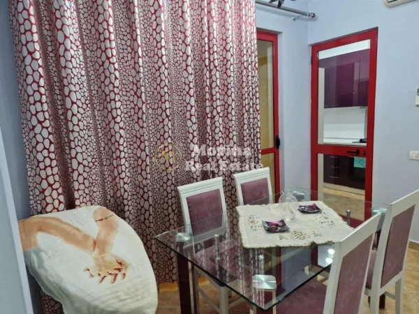 Tirane, jepet me qera apartament 3+1 Kati 4, 105 m² 800 € (Zogu I Zi)