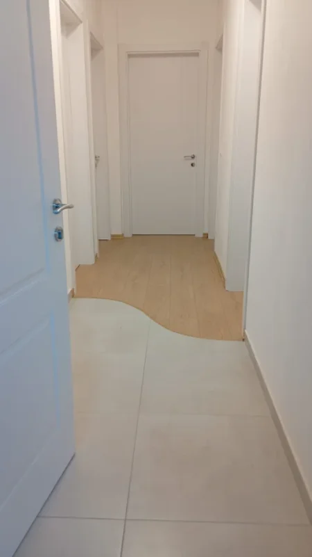 Tirane, jepet me qera Vile 2+1+Aneks Kati 0, 80 m² 400 € (Rruga Hamdi Cullhaj)